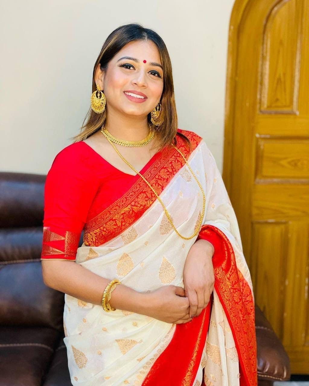 Women Banarasi Style Soft Silk Saree White with Red Zari Border Traditional Wedding Festive with Blouse Piece
