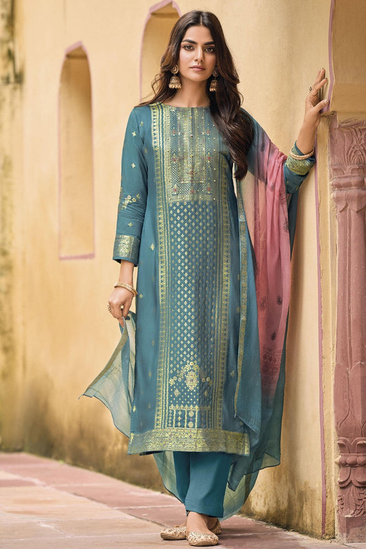 How to Style Traditional Indian Kurtas for Everyday Wear
