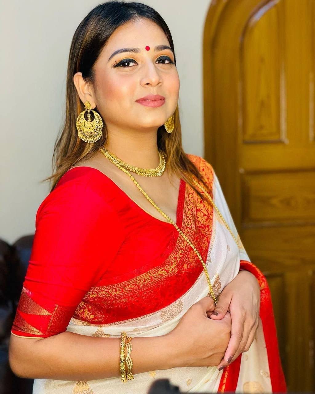 Women Banarasi Style Soft Silk Saree White with Red Zari Border Traditional Wedding Festive with Blouse Piece