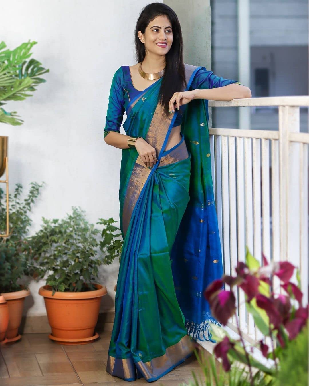 SGF11 Women's Kanjivaram Zari Woven Soft Silk Saree With Unstiched Blouse Piece (Rama Green)