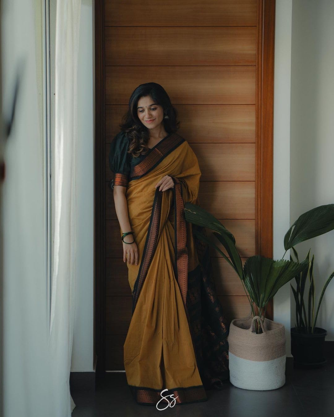 Yellow Women's Kanjivaram Soft Silk Saree With Blouse Piece (GOLD)