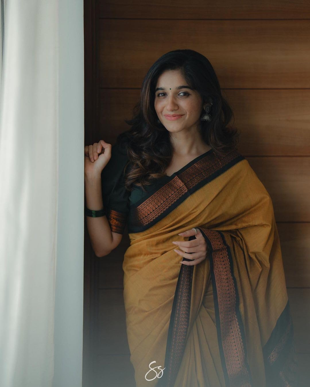 Yellow Women's Kanjivaram Soft Silk Saree With Blouse Piece (GOLD)