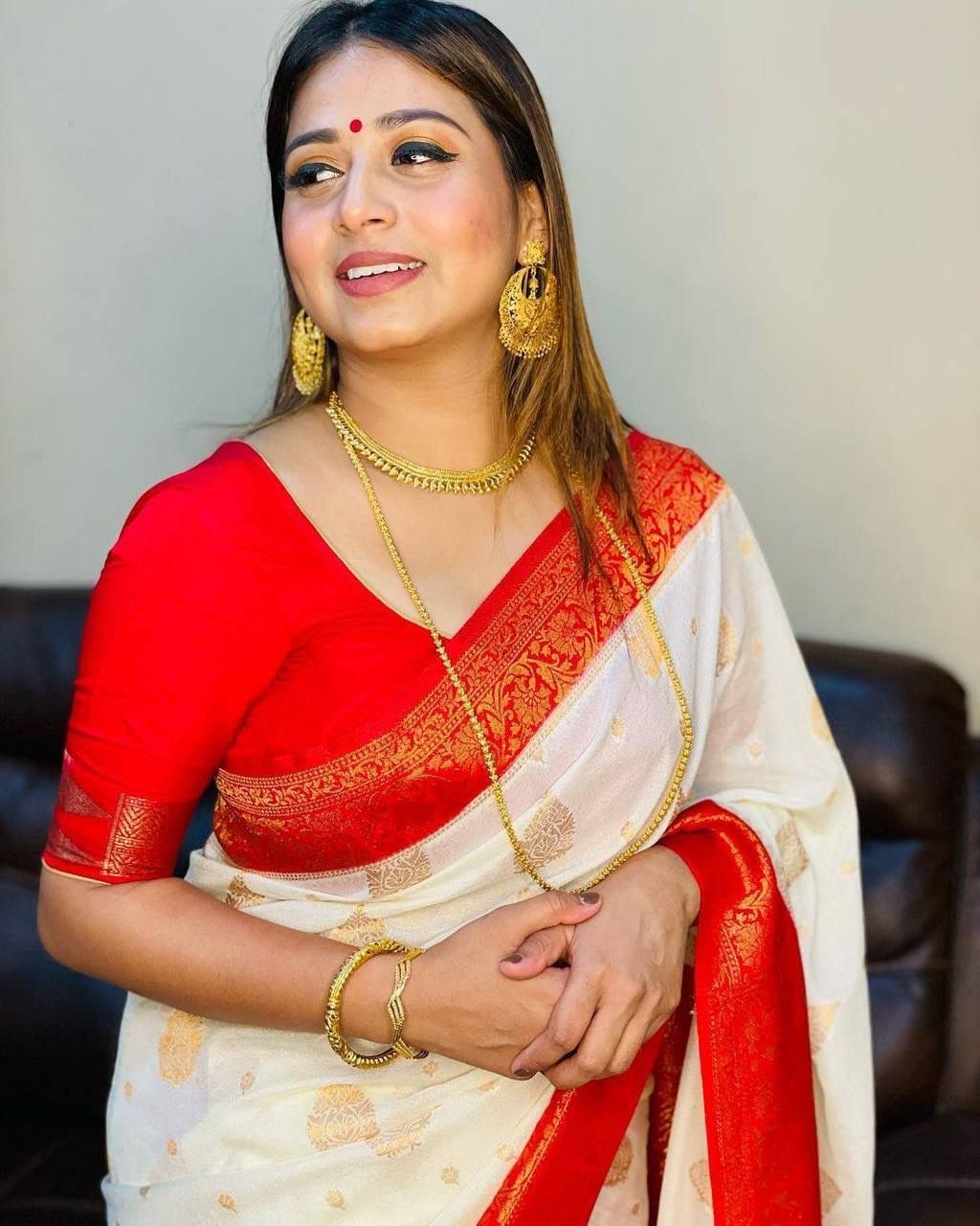 Women Banarasi Style Soft Silk Saree White with Red Zari Border Traditional Wedding Festive with Blouse Piece